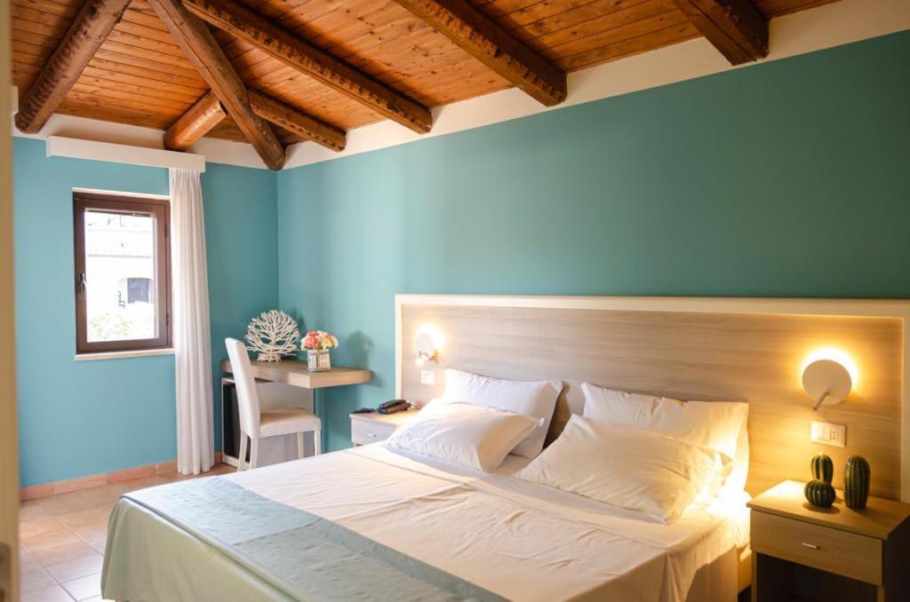 Costa Degli Dei Resort Capo Vaticano Bagian luar foto