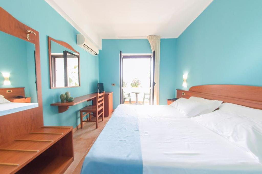Costa Degli Dei Resort Capo Vaticano Bagian luar foto